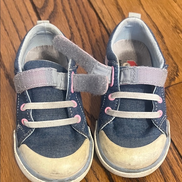 See Kai Run Girl’s Denim Sneakers with Pink Accents - Picture 11 of 17